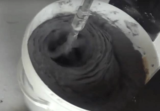 Фото перемешивания штукатурки Перемешивание штукатурки